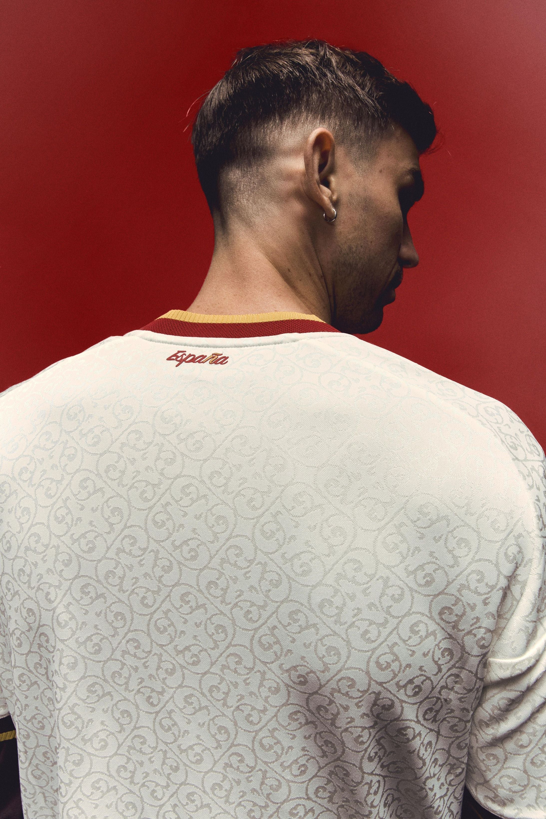 Spain Away 26/27